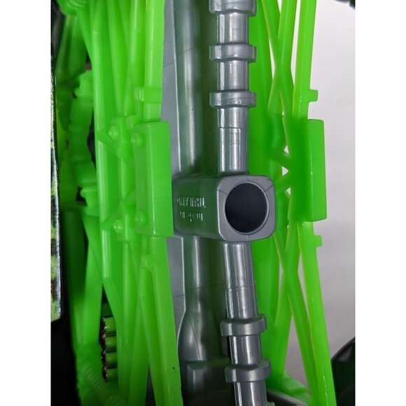 Hot Wheels Monster Jam 1:24 Scale Grave Digger Diecast Monster Truck - Picture 8 of 9